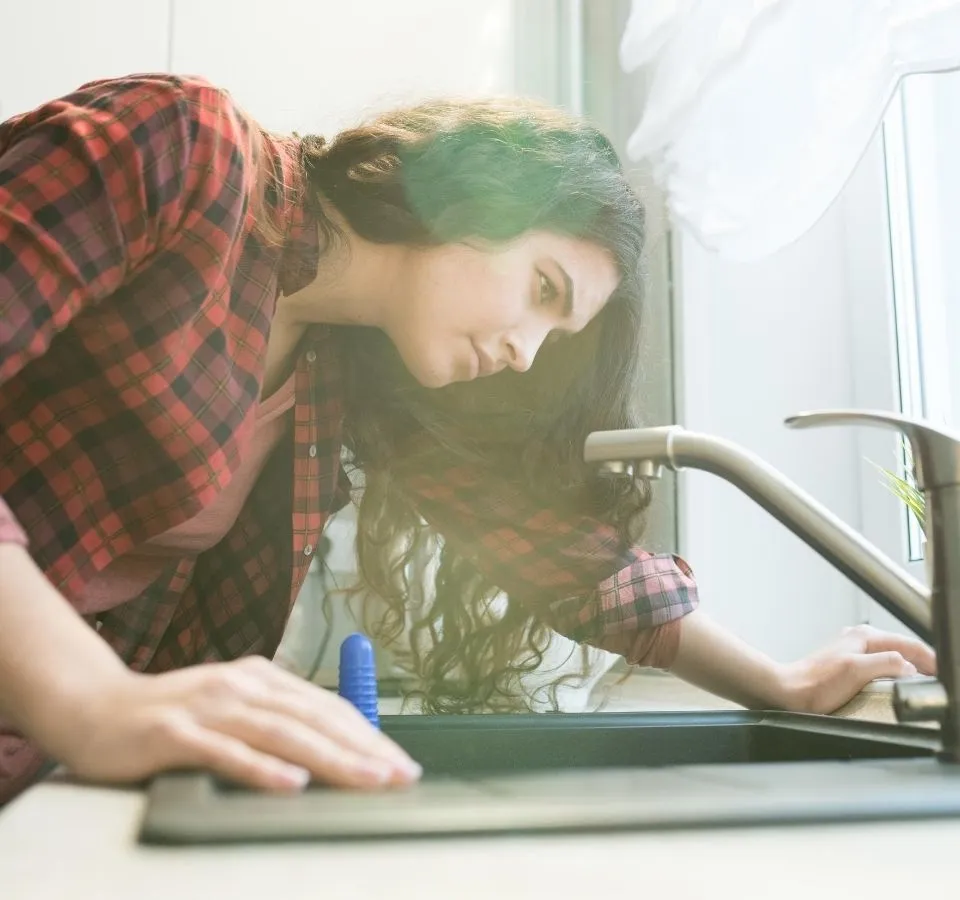 Στάζει η Βρύση: Τι Πρέπει να Κάνουμε;