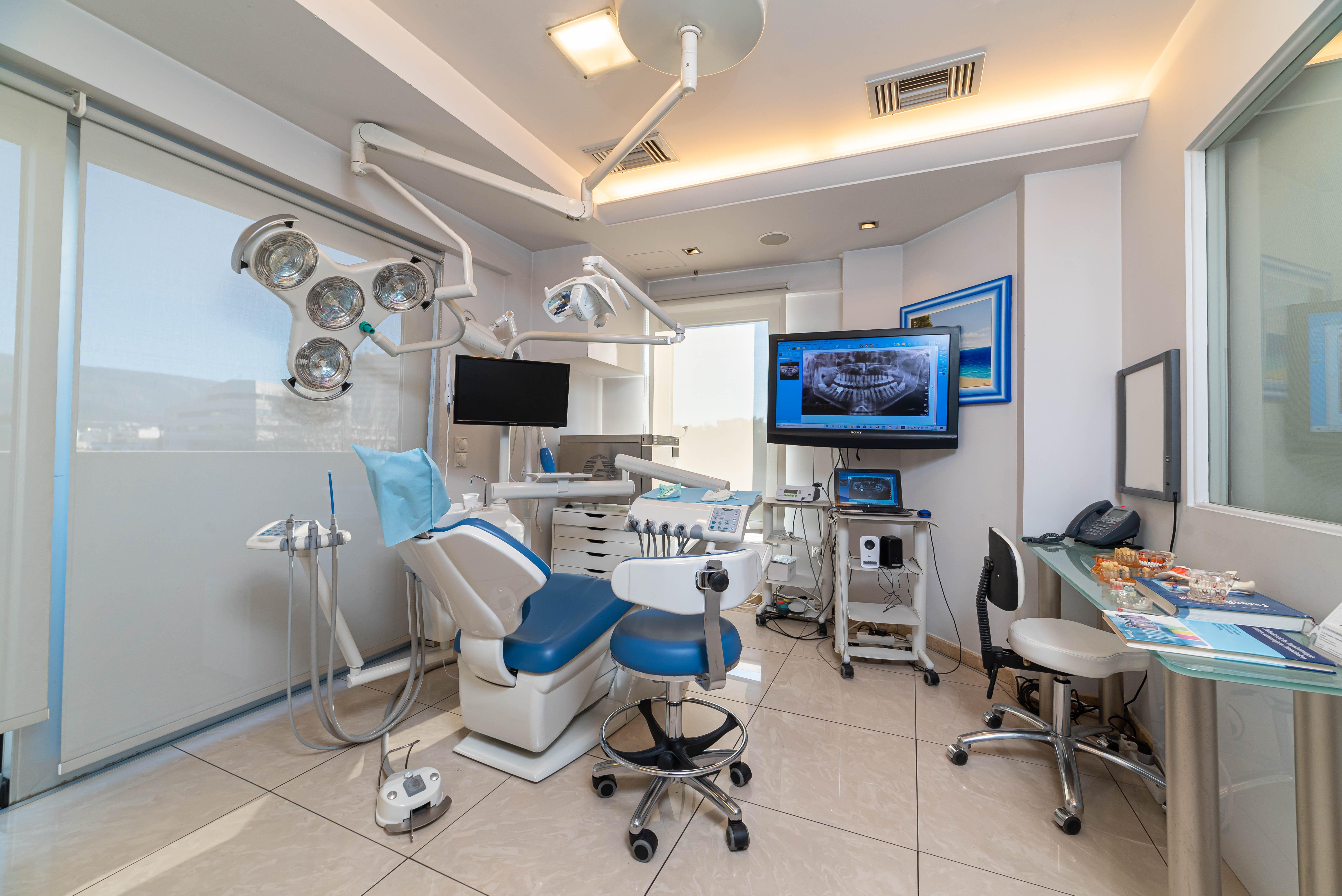 Dr. Dr. ΣΠΥΡΙΔΟΥΛΑ ΔΕΡΚΑ MD, DDS ΣΤΟΜΑΤΙΚΟΣ & ΓΝΑΘΟΠΡΟΣΩΠΙΚΟΣ ΧΕΙΡΟΥΡΓΟΣ - Εικόνα 7