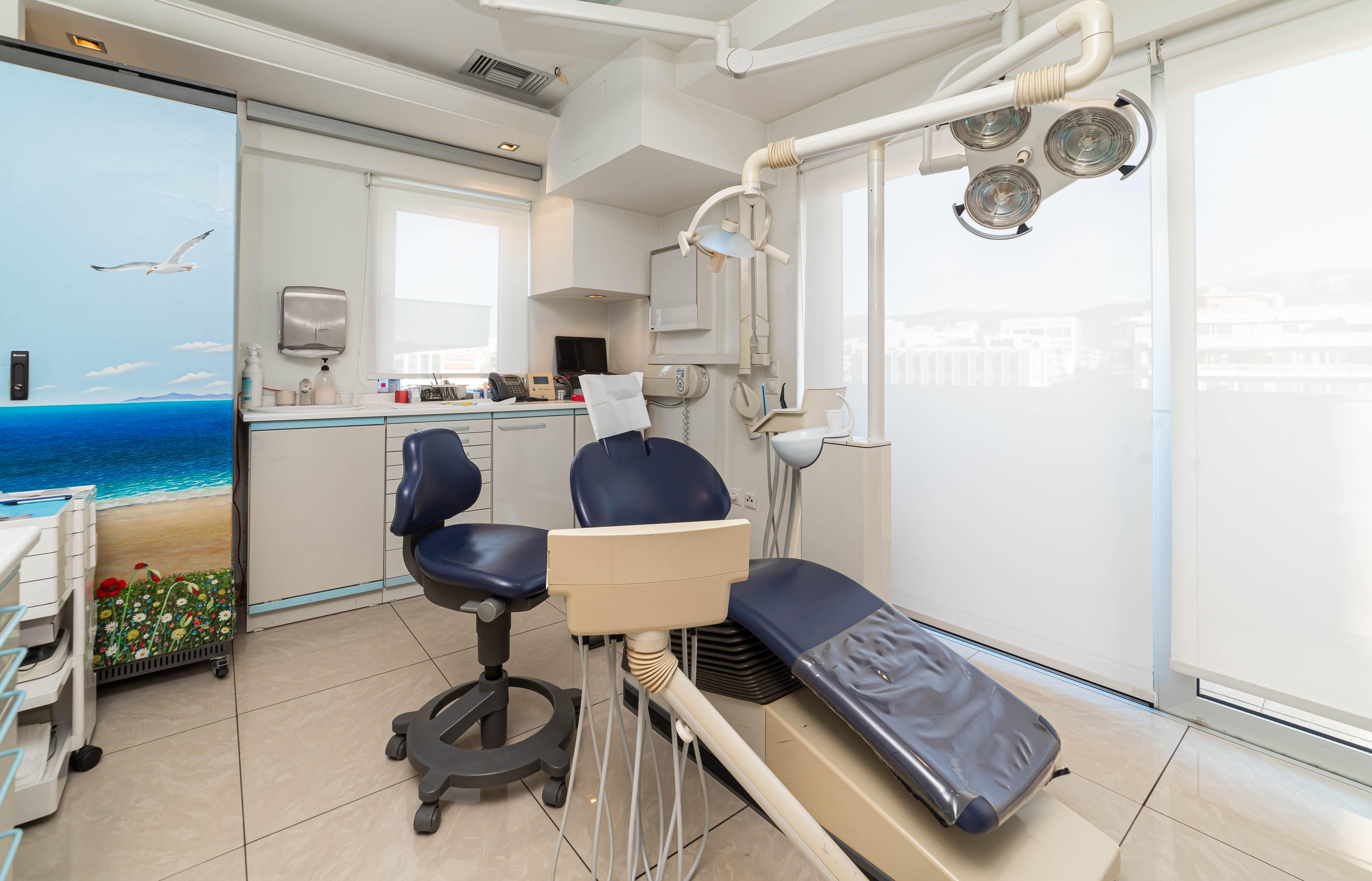 Dr. Dr. ΣΠΥΡΙΔΟΥΛΑ ΔΕΡΚΑ MD, DDS ΣΤΟΜΑΤΙΚΟΣ & ΓΝΑΘΟΠΡΟΣΩΠΙΚΟΣ ΧΕΙΡΟΥΡΓΟΣ - Εικόνα 4