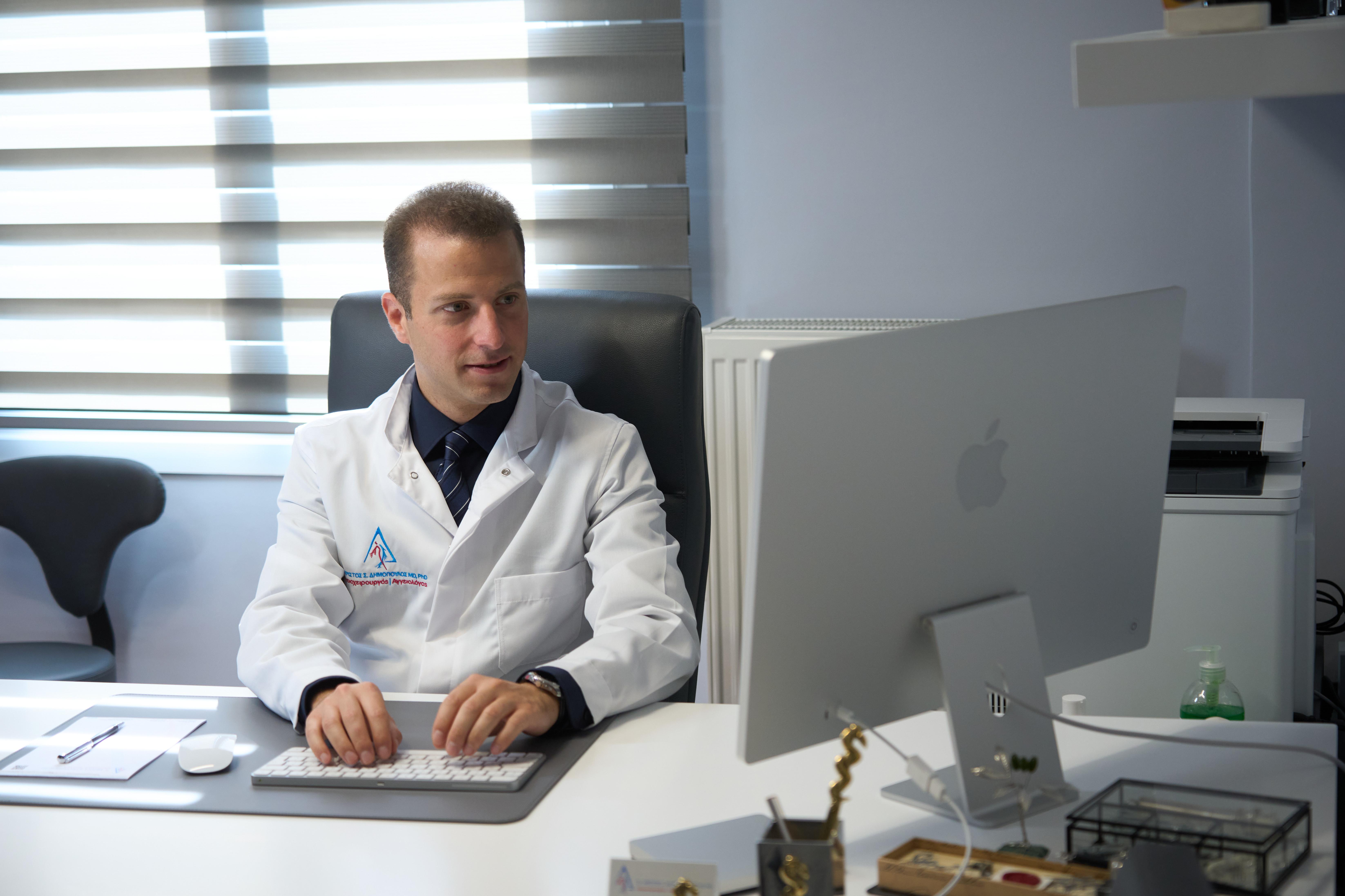 ΔΗΜΟΠΟΥΛΟΣ ΧΡΙΣΤΟΣ DR MD PhD - Επιμελητής Της Γ' Αγγειοχειρουργικής Κλινικής Ιατρικού Κέντρου Αθηνών - Ειδικευθείς & Μετεκπαιδευτείς Στην Αγγειακή & Ελάχιστα Επεμβατική Ενδοαγγειακή Χειρουργική - Εικόνα 3
